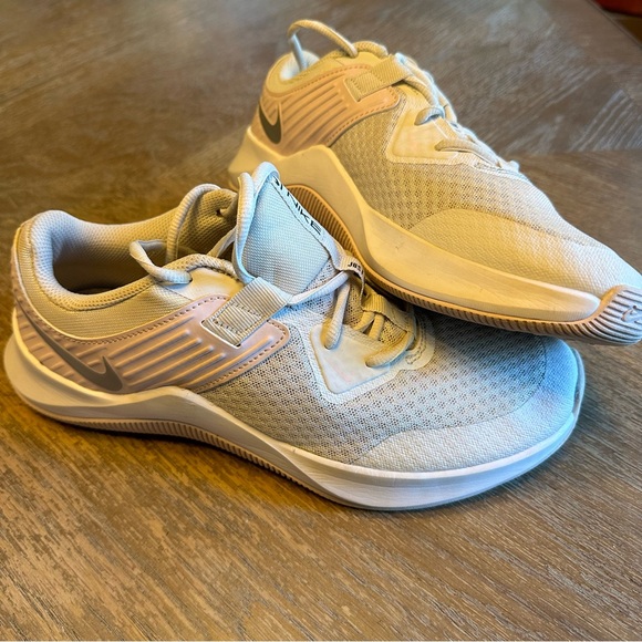 NIKE MC TRAINER SHOE running and workout shoes white/pink women’s size 9.5 - Picture 7 of 12